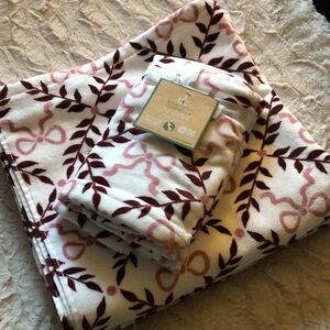 Deborah Connolly BOWS Bath and Hand Towels